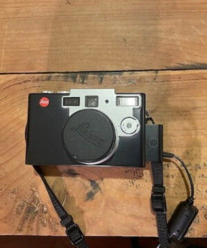 Leica X – Leica Digilux 1 4.0MP Digital Camera – Black – In Box Near Mint!