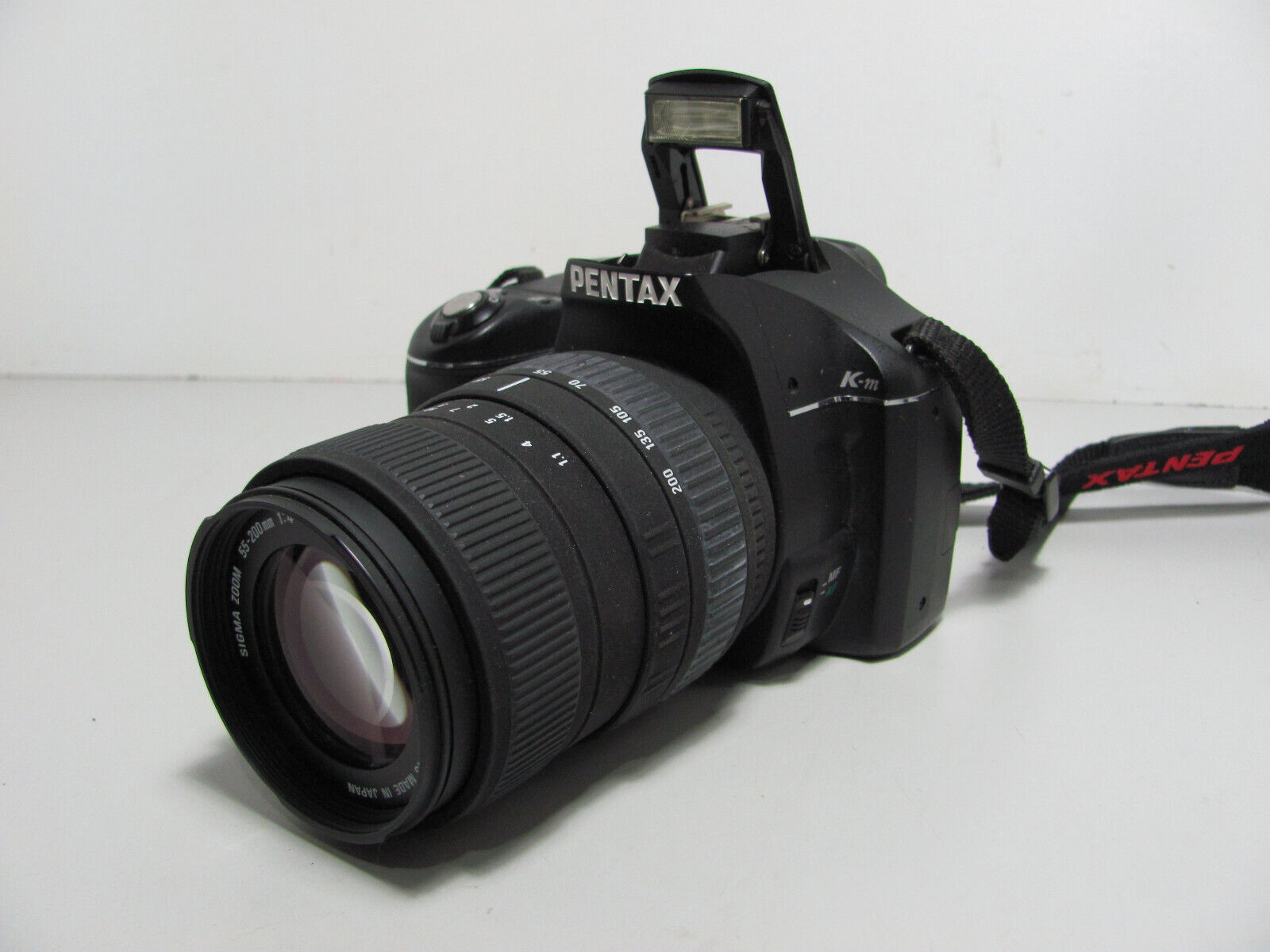 Pentax K-m 12MP DSLR Camera Sigma DC 55-200mm Lens LowShutter Count 1020 As New